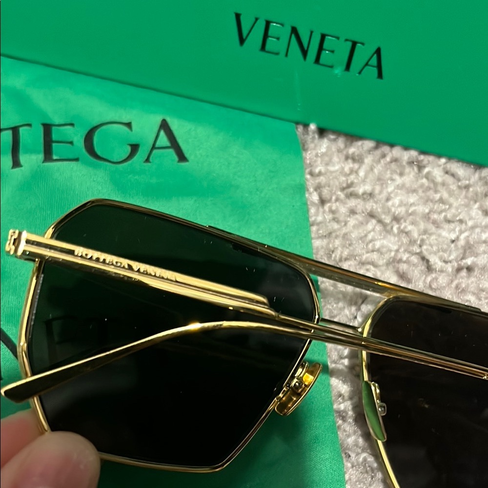 TRADE FOR DR GOLDIE!!! DO NOT PURCHASE! Bottega Veneta Gold Sunglasses - Picture 5 of 9